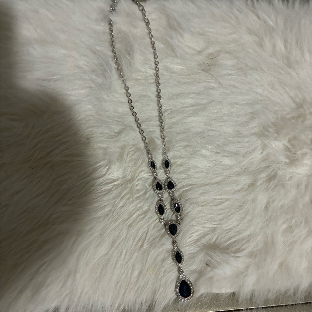 Elegant Silver and Black Teardrop Necklace